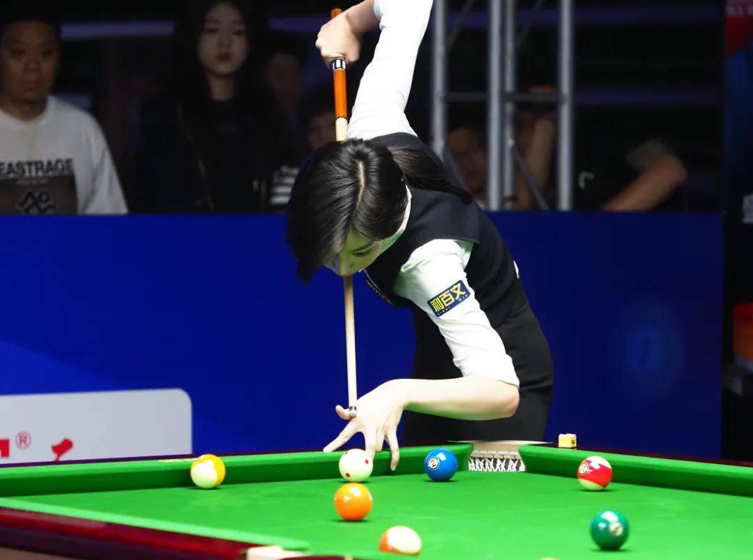 他在场上经 他在场上经